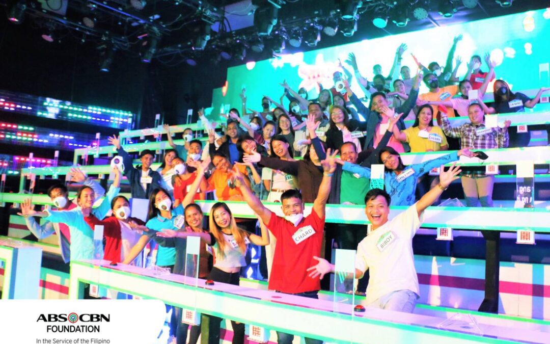 Vice Ganda gives additional cash to typhoon Karding survivors and rescuers in “Everybody, Sing!